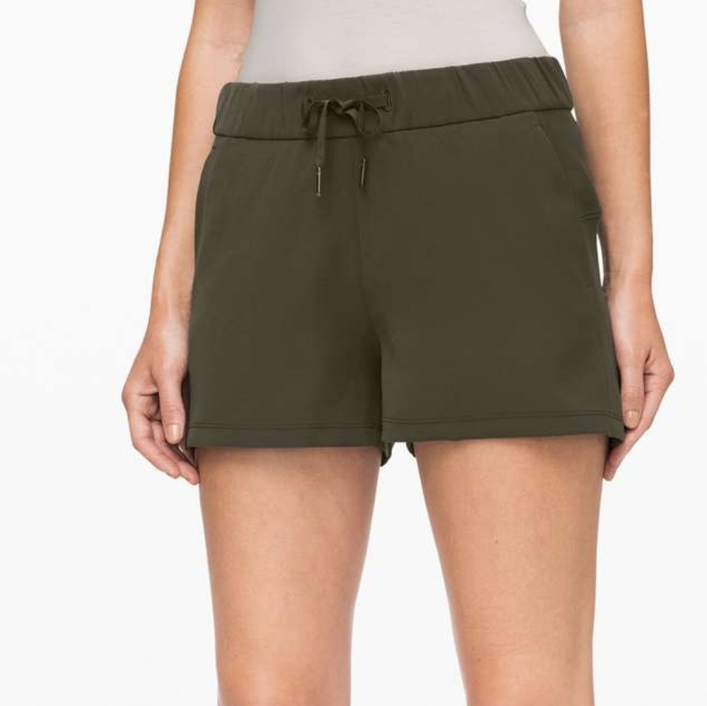 Lululemon shorts On the Fly 
Green Athletic Shorts Size 4